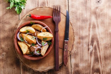 bir kil kase pişmiş patates