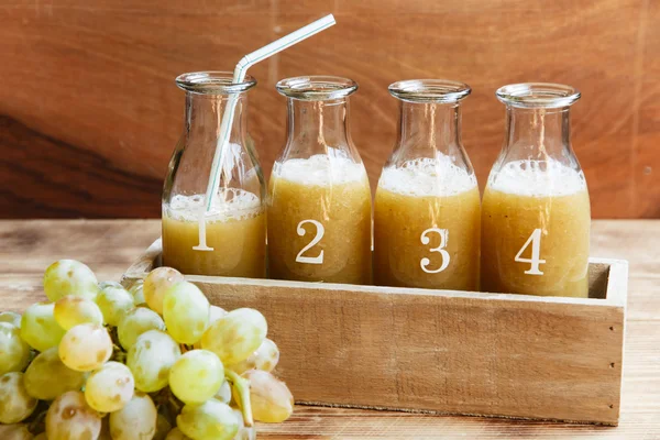 鲜榨的葡萄汁 — 图库照片