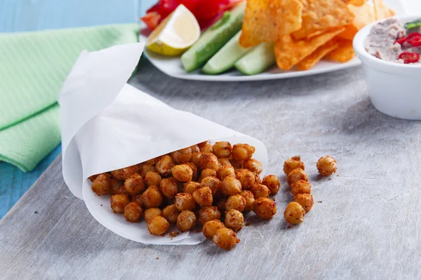 Roasted spicy chickpeas — Stock Photo, Image