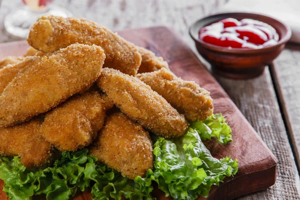 Chicken wings fried in breadcrumbs with sauce — Stock Photo, Image
