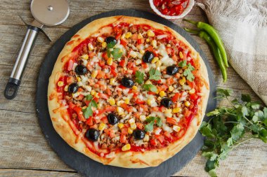 kıyma domates peynir Mısır zeytinli pizza