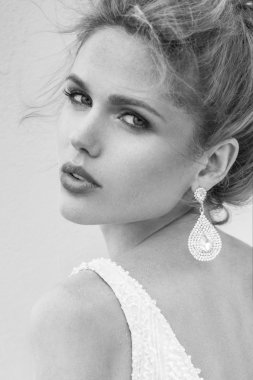 Muhteşem manzaralı güzel kız