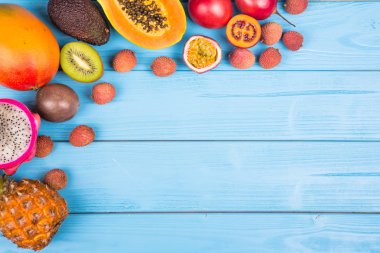 Balık dorado ahşap arka plan üzerinde