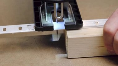 Elektrikli el testeresi ile metal ya da alüminyum kesme açısı