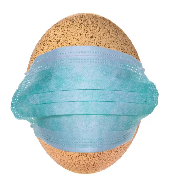 Virus Ochranný Lékařská Maska Obličeje Dát Kuřecí Vejce Izolované Bílém — Stock fotografie