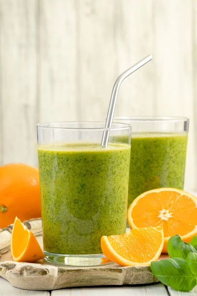 Smoothie Verde Saludable Con Espinacas Mango Naranja Lima Manzana Citrón — Foto de Stock