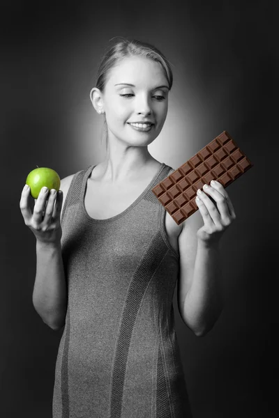 Apfel oder Schokolade — Stockfoto