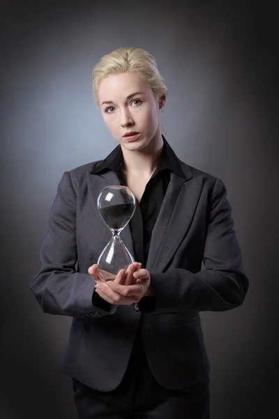 Model with sandtimer — Stock Photo, Image