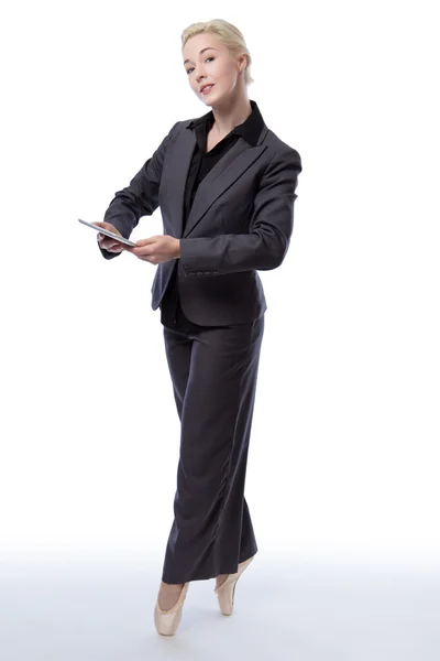 Бізнес-балерина з планшетним комп'ютером — стокове фото