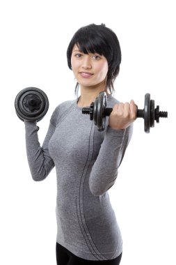 Fitness modeli ağırlık kaldırma