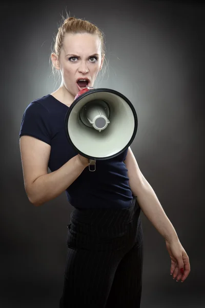 Zakenvrouw met luidspreker — Stockfoto