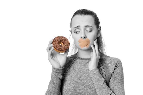 Femme avec plâtre de premiers soins sur la bouche — Photo