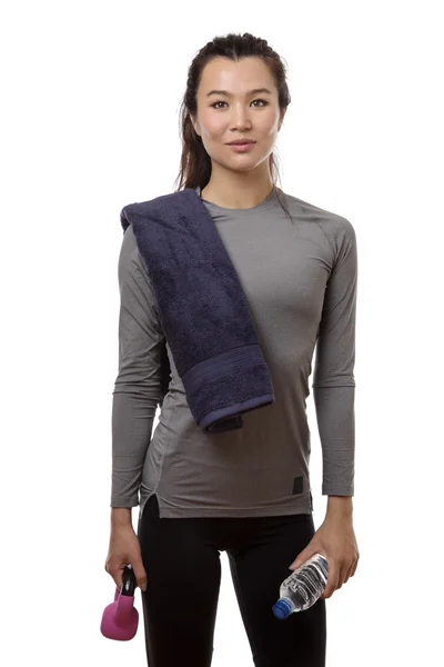 Mulher fitness com toalha — Fotografia de Stock