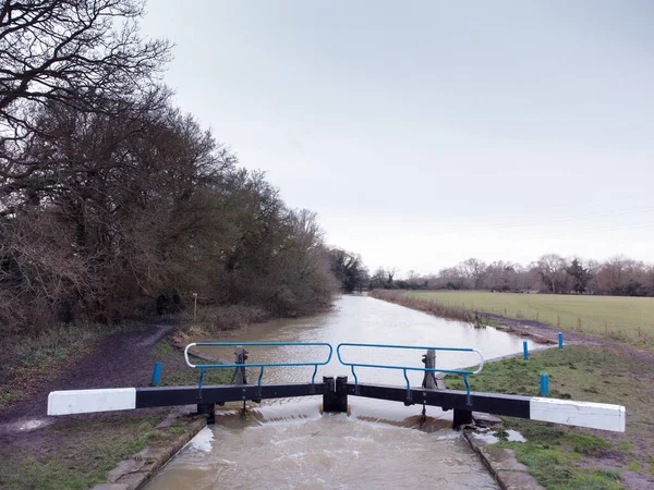 High Water Overflowing Lock Essex Englang Lot Rainfall — Stock Photo, Image