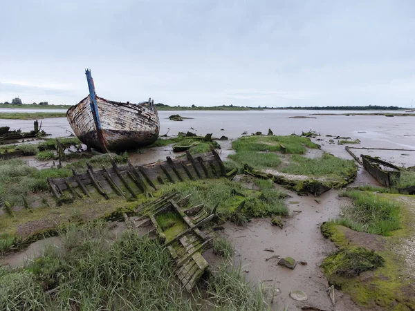 Öreg Elhagyatott Csónak Maldon Iszappartján Essex Angliában — Stock Fotó