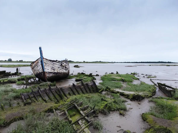 Öreg Elhagyatott Csónak Maldon Iszappartján Essex Angliában — Stock Fotó