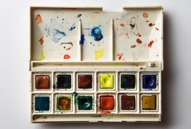 boya kutusunu kapatın