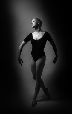 Tek balerin dansçı