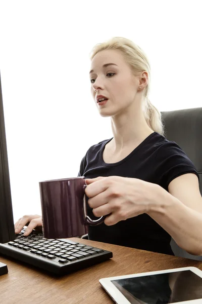 Tea break at the desk — Stock Photo, Image