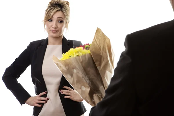 Recibir flores de un chico — Foto de Stock