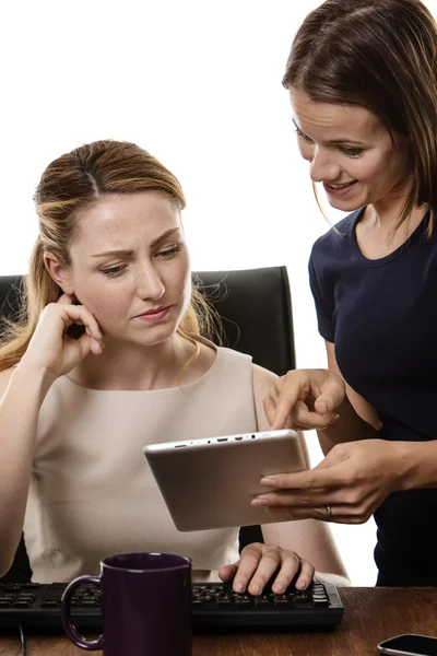 Vrouwen werken samen — Stockfoto