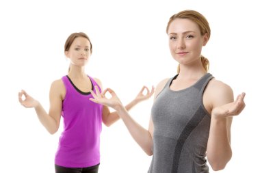 Orada stüdyoda çekilen Başlarken