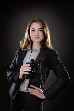 bir şey bulmak için