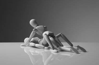 ahşap figürler eğleniyor