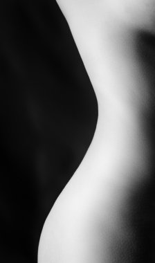 Güzel ve çıplak kadın yan görünüm