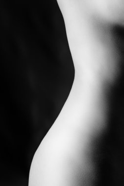 Güzel ve çıplak kadın yan görünüm