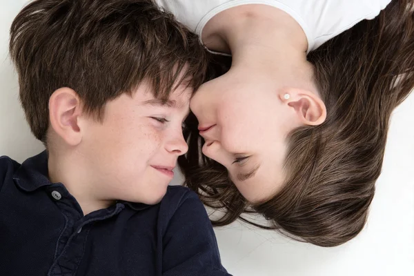 Schattig broer en zus — Stockfoto