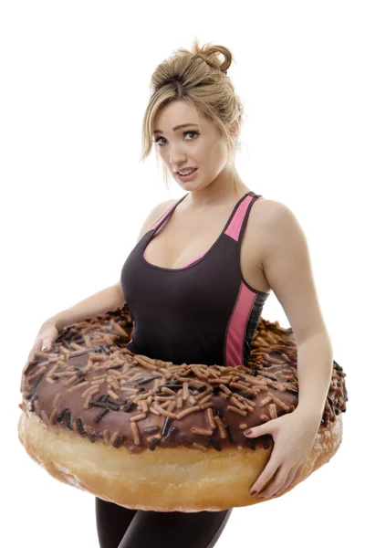 Grande donut em torno de mulher — Fotografia de Stock