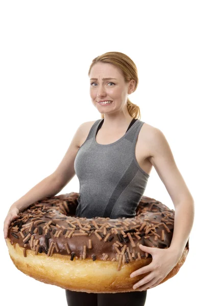 Grote donut rond vrouw — Stockfoto