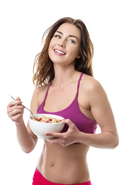 Hermosa morena comiendo cereal — Foto de Stock