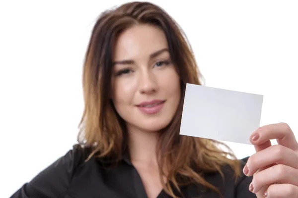 Ділова жінка тримає білу картку — стокове фото