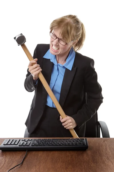 Trabalhador de escritório com martelo — Fotografia de Stock