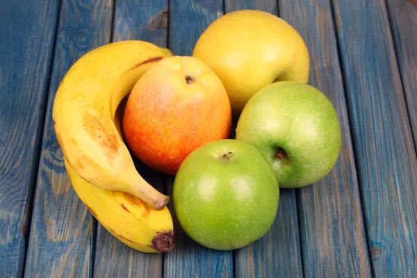 Plátanos y manzanas — Foto de Stock