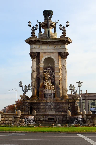 Plaza d'Espanya szökőkút. Barcelona, Katalónia, Spanyolország. — Stock Fotó