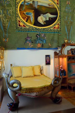 Dali'nın yatak odasında müze ve tiyatro Salvador Dali.