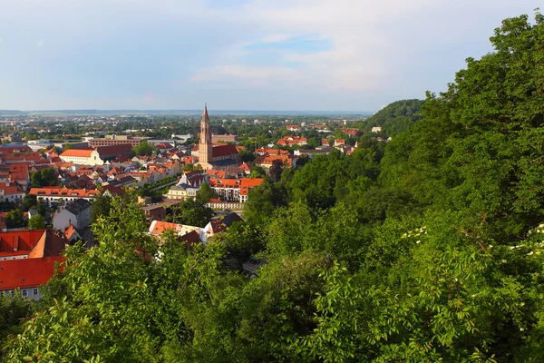 Landshut, Bawaria, Niemcy, od wzgórza zamkowego. — Zdjęcie stockowe