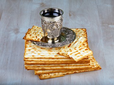 Matzo kadeh şarap ile