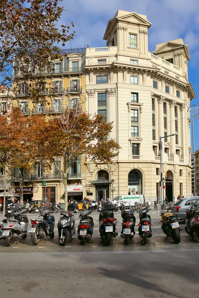 Barcelona, İspanya bir kentsel bölgesinin tipik mimari. — Stok fotoğraf