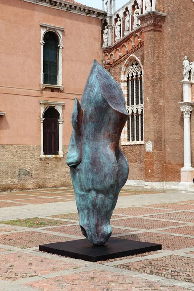 Venice Olaszország 2019 Április Nic Fiddian Green Lovasfejszobra Madonna Dell — Stock Fotó