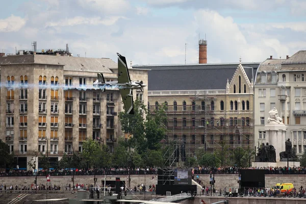 Budapest Hungría Junio 2018 Aviones Deportivos Ligeros Vuelan Sobre Río —  Fotos de Stock