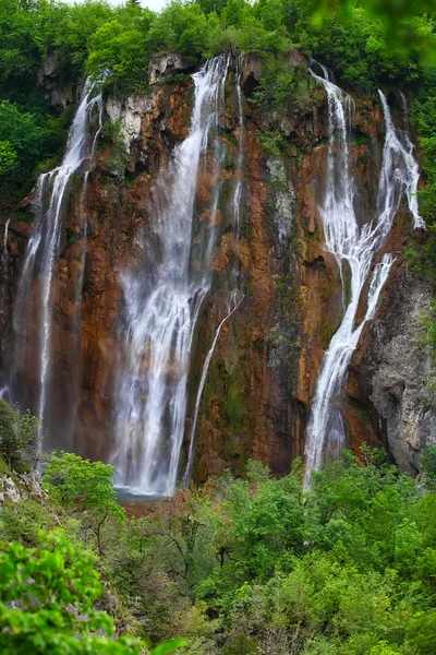 Large waterfalls — Stock Photo, Image