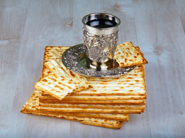 Matzo kadeh şarap ile