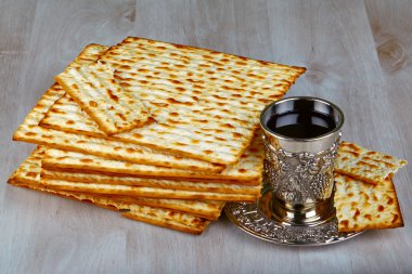 Matzo Birliği kadeh şarap ile 