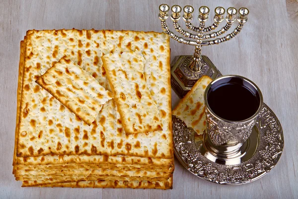 Matzo with kiddush cup of wine — Stock Photo, Image