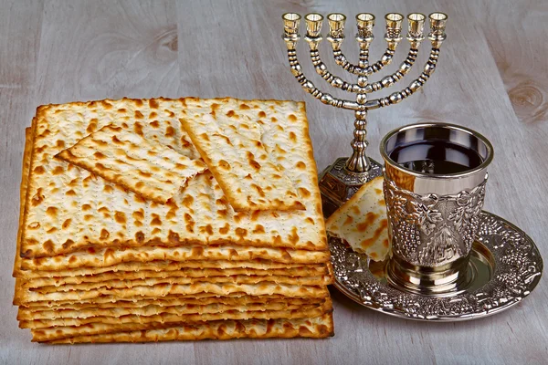 Matzo kadeh şarap ile — Stok fotoğraf