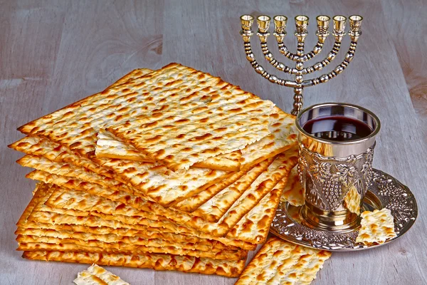 Matzo with kiddush cup of wine — Stock Photo, Image